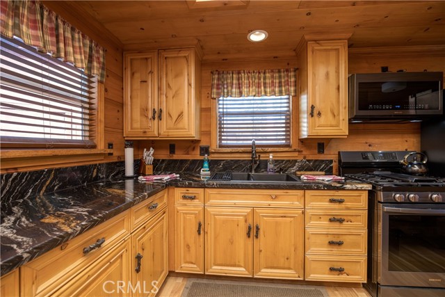 Detail Gallery Image 18 of 32 For 39998 Glenview Road, Big Bear Lake,  CA 92315 - 2 Beds | 1/1 Baths