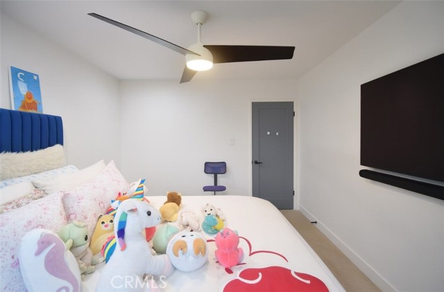 Detail Gallery Image 11 of 21 For 17952 Caledonia, Huntington Beach,  CA 92647 - 4 Beds | 2/1 Baths