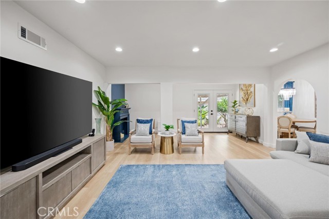 Detail Gallery Image 4 of 25 For 14955 Hubbard St, Sylmar,  CA 91342 - 3 Beds | 2 Baths