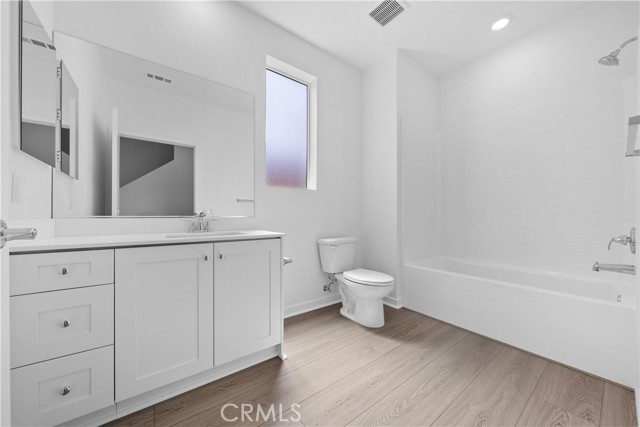 Detail Gallery Image 24 of 28 For 9423 N Sepulveda Blvd #1,  North Hills,  CA 91343 - 3 Beds | 3/1 Baths