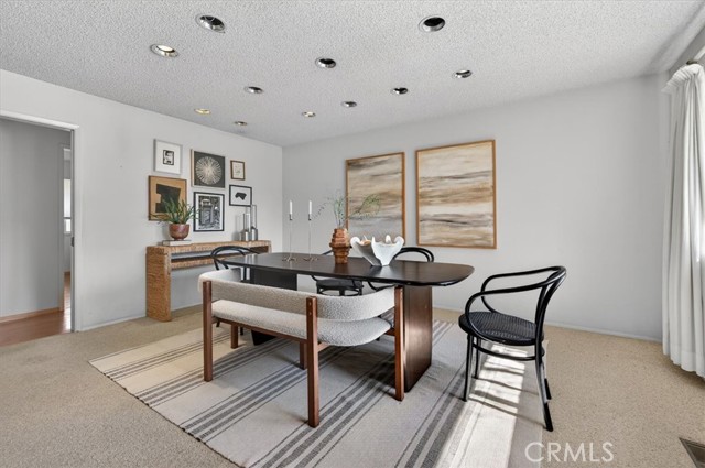 Detail Gallery Image 14 of 74 For 5867 E Club View, Fresno,  CA 93727 - 4 Beds | 2/1 Baths