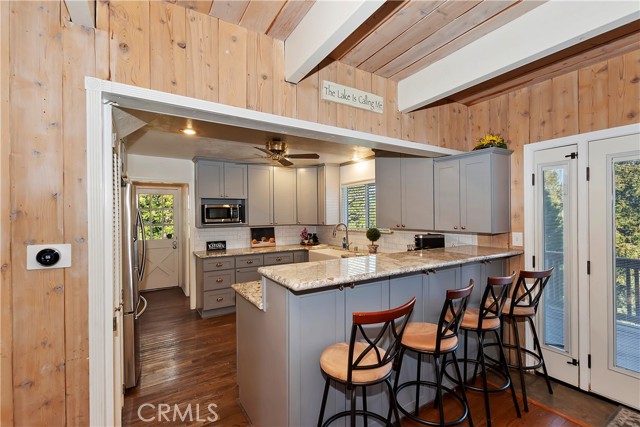 28621 Shenandoah Drive, Lake Arrowhead CA: https://media.crmls.org/medias/1ece6494-5e11-41a1-869b-09ab28eec902.jpg