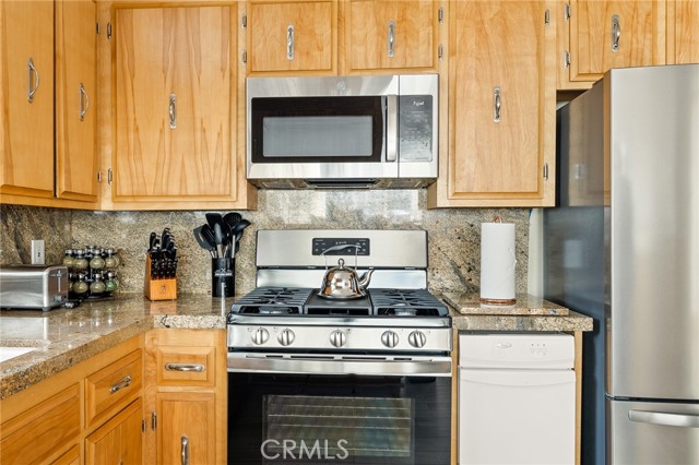 Detail Gallery Image 7 of 57 For 39005 Bayview Ln, Big Bear Lake,  CA 92315 - 4 Beds | 2/1 Baths