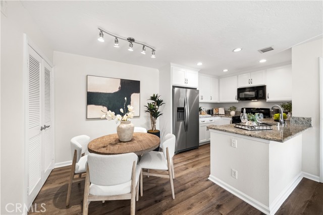 Detail Gallery Image 6 of 22 For 19034 Rockwood, Yorba Linda,  CA 92886 - 2 Beds | 2 Baths