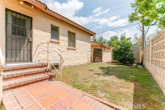 1422 W Riverside Drive, Burbank CA: https://media.crmls.org/medias/1eceb2cd-a467-473e-a369-767c1f8999d1.jpg