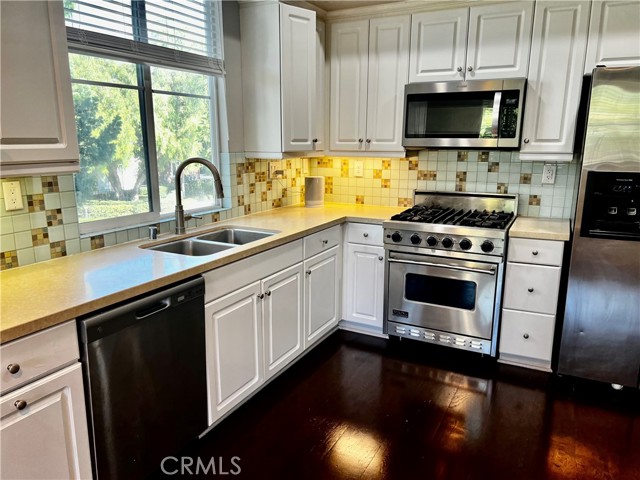 Detail Gallery Image 2 of 19 For 376 Aviator, Tustin,  CA 92782 - 3 Beds | 3/1 Baths