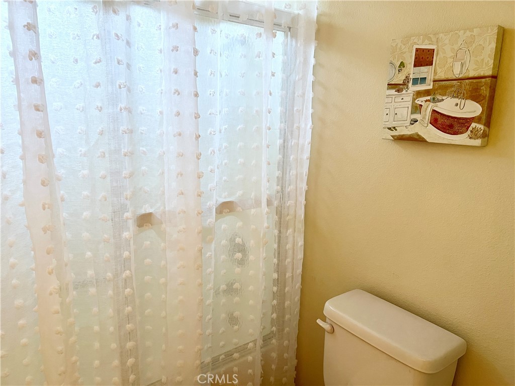 https://media.crmls.org/medias/1ed0e0d8-2161-4143-bd31-f7edb50626be.jpg?preset=X-Large