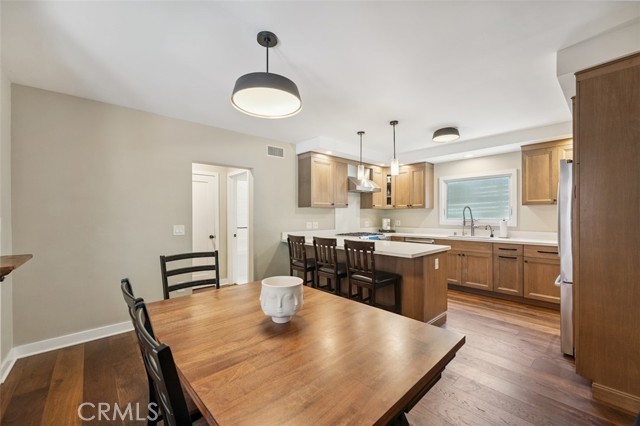 2248 E Chevy Chase Drive, Glendale CA: https://media.crmls.org/medias/1ed12514-e7c0-4c7c-b782-1db7995388b1.jpg