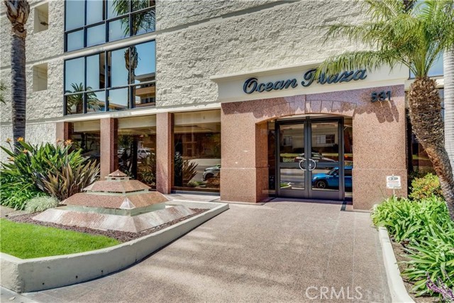 The Well maintained Development has a Full Time Staff of On Site Managers and Maintenance. This Secure Building has Keyed Entrances to the Building, Elevators and Pool Areas.