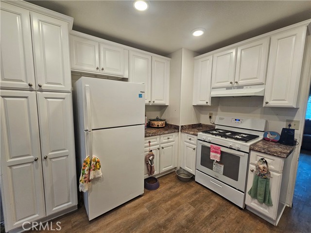 Detail Gallery Image 2 of 27 For 950 California, Calimesa,  CA 92320 - 2 Beds | 2 Baths