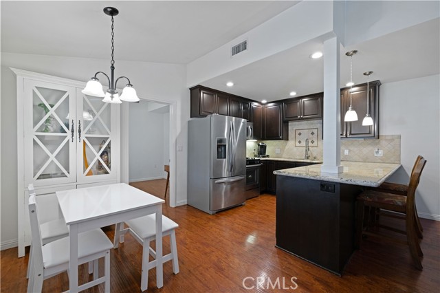 Detail Gallery Image 8 of 30 For 19348 Avenue of the Oaks, Newhall,  CA 91321 - 2 Beds | 1/1 Baths