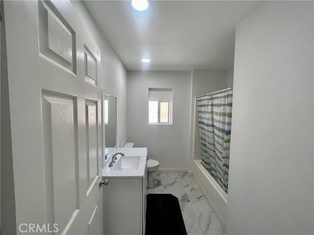 Detail Gallery Image 8 of 19 For 128 130 E 1st, Buttonwillow,  CA 93206 - 5 Beds | 3 Baths