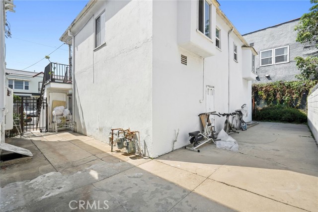 1200 N Kenmore Avenue, Los Angeles CA: https://media.crmls.org/medias/1ed4ee1d-0626-4423-9ac3-5077fb90b2e7.jpg