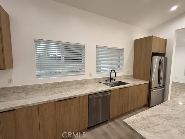 Detail Gallery Image 16 of 20 For 9128 Balcom Ave, Northridge,  CA 91325 - 4 Beds | 3 Baths