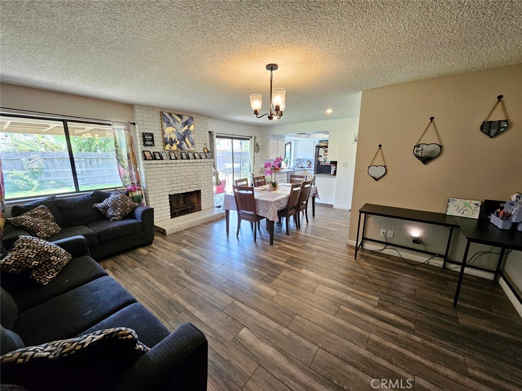 https://media.crmls.org/medias/1ed5b2fc-16bc-47a8-ad8a-a187d14fff04.jpg?preset=X-Large