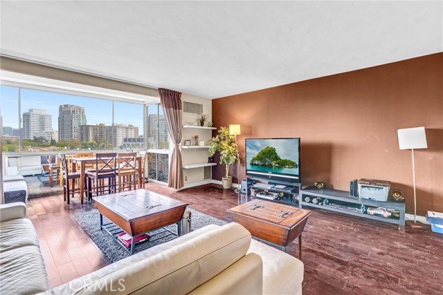 Detail Gallery Image 11 of 27 For 969 Hilgard Ave #706,  Los Angeles,  CA 90024 - 1 Beds | 1 Baths