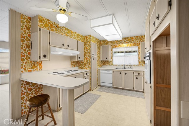 2240 Lake Glen Dr, La Habra CA: https://media.crmls.org/medias/1ed691f5-d256-4dfe-a0b3-cc857392571f.jpg