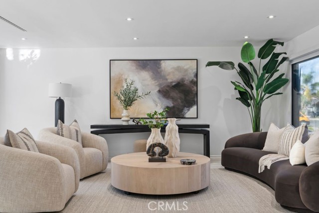 Detail Gallery Image 8 of 51 For 15631 Sunburst Ln, Huntington Beach,  CA 92647 - 5 Beds | 3/1 Baths