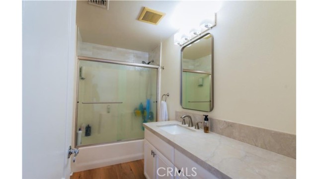 Detail Gallery Image 8 of 11 For 423 E Providencia, Burbank,  CA 91501 - 2 Beds | 3 Baths