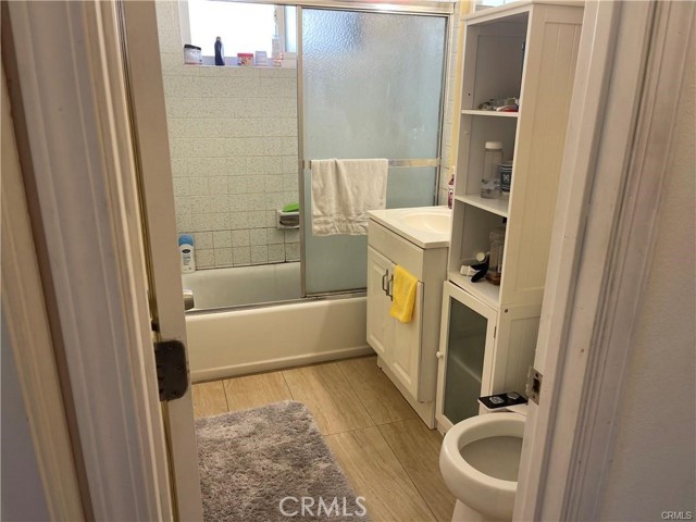 Detail Gallery Image 9 of 18 For 521 S Western Ave, Santa Ana,  CA 92703 - 4 Beds | 2 Baths