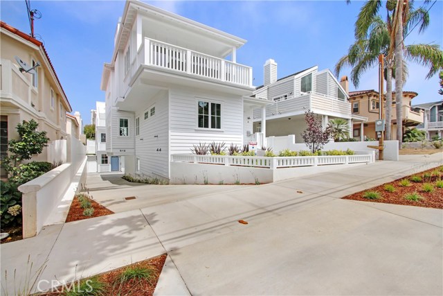 512 Irena Avenue, Redondo Beach, California 90277, 4 Bedrooms Bedrooms, ,1 BathroomBathrooms,Residential,Sold,Irena,SB20186750