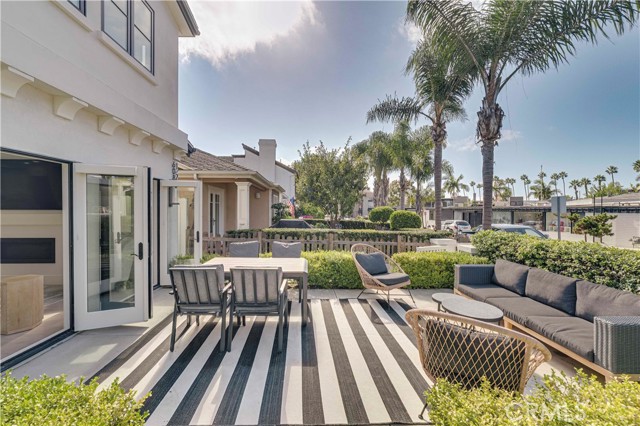 Detail Gallery Image 5 of 67 For 608 Heliotrope, Corona Del Mar,  CA 92625 - 4 Beds | 4 Baths