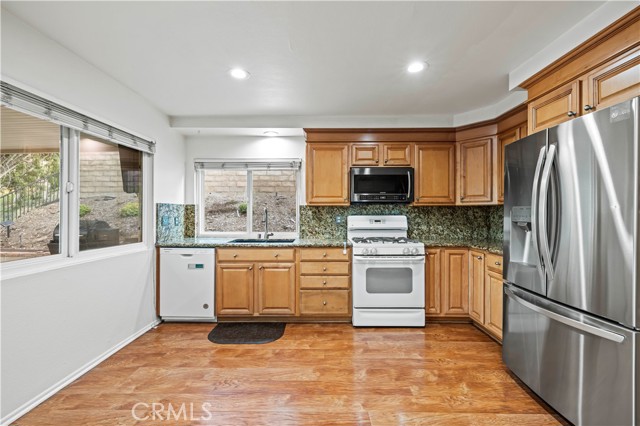 21742 Grovepark Drive, Saugus CA: https://media.crmls.org/medias/1ed8c97f-8507-43c9-aebf-bfed0df00921.jpg