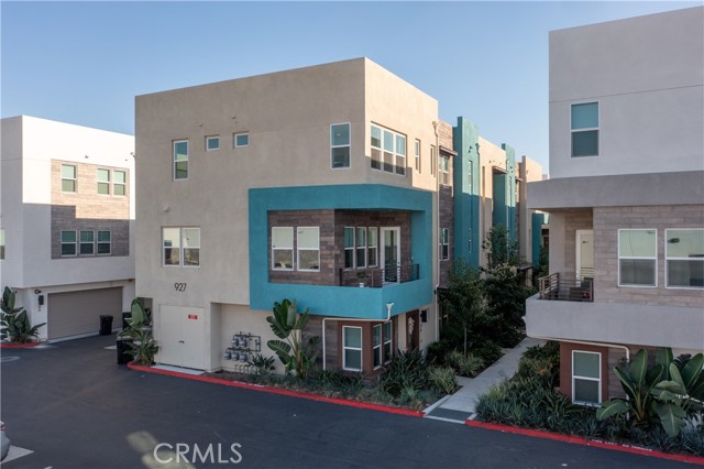 Corner Lot Patio on 2nd floor, can watch the disneyland fireworks from this Unit clear view