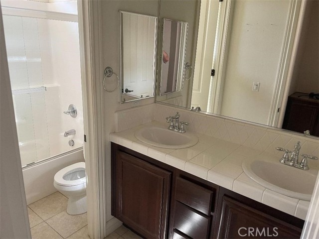5307 Rose Arbor Lane, Bakersfield CA: https://media.crmls.org/medias/1ed99e21-5eb7-4f16-a4ca-3fa68550a485.jpg