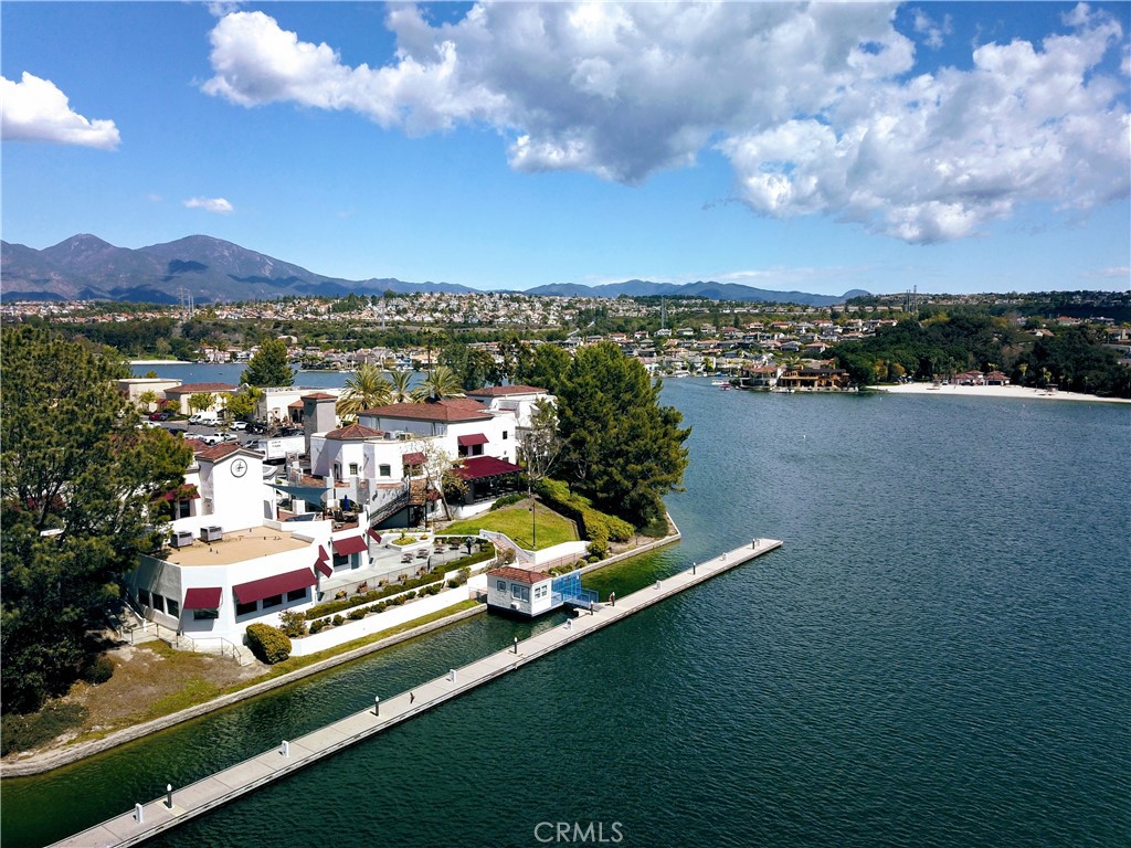 https://media.crmls.org/medias/1ed9ef05-ae22-4c73-b3e1-a3920e4f890f.jpg?preset=X-Large