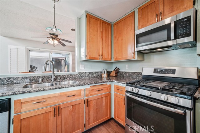 Detail Gallery Image 8 of 24 For 1130 Portofino Ct #103,  Corona,  CA 92881 - 3 Beds | 2/1 Baths