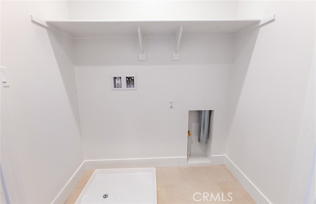 150 Bridle Drive, Burbank CA: https://media.crmls.org/medias/1edb52a6-988d-453d-a05f-51dd733bb2bb.jpg