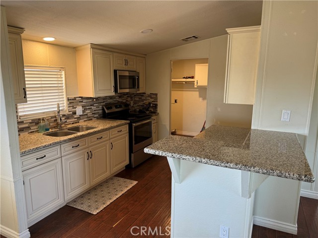 Detail Gallery Image 9 of 22 For 6305 Daisy Ln, Phelan,  CA 92371 - 3 Beds | 2 Baths