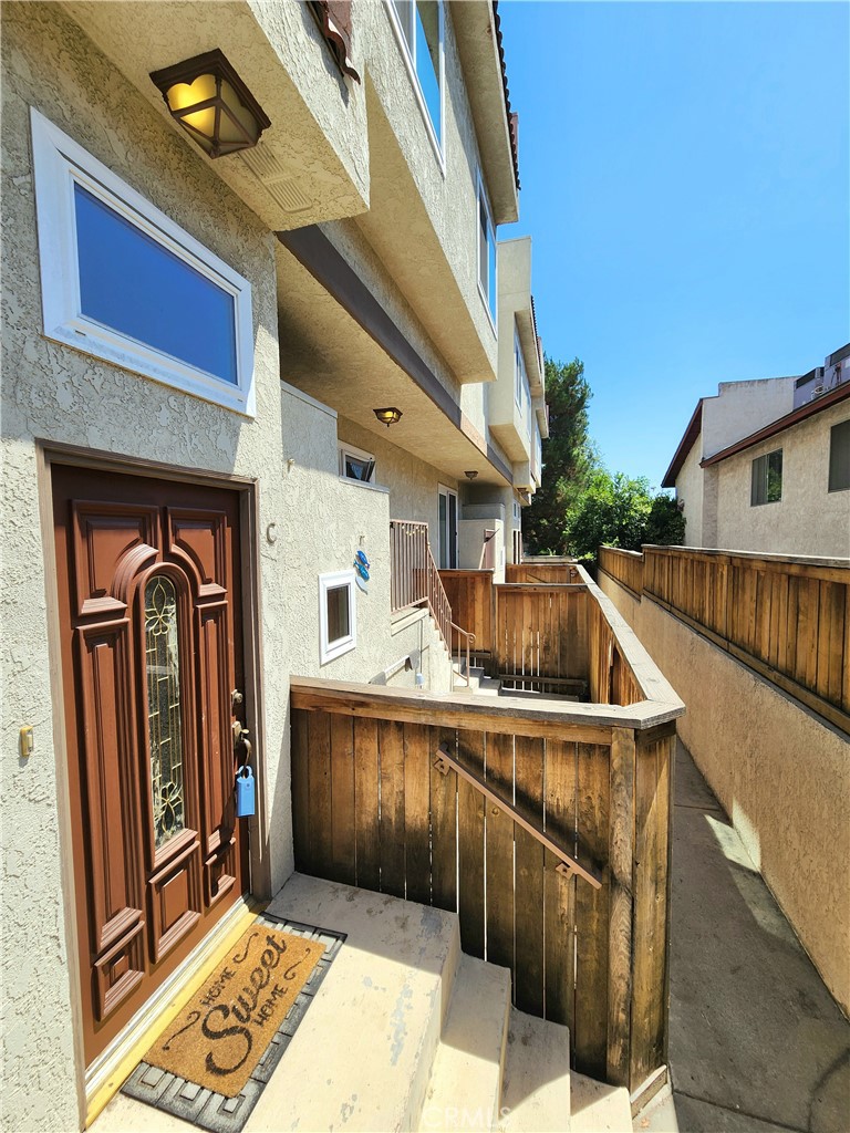 https://media.crmls.org/medias/1edc75ee-61fe-463c-801e-aa625d2b299c.jpg?preset=X-Large