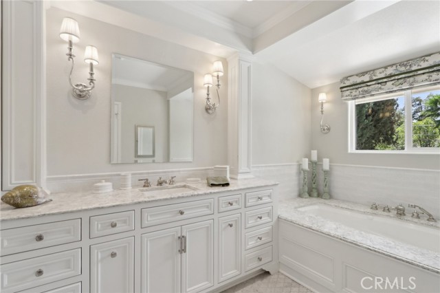 5347 Hinton Avenue, Woodland Hills CA: https://media.crmls.org/medias/1edcd44d-131c-4412-9e94-7a0106d3c0d7.jpg