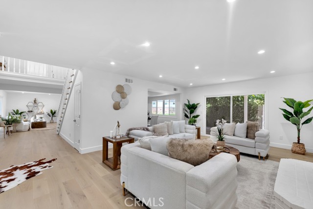 9500 Texhoma Avenue, Northridge CA: https://media.crmls.org/medias/1edd9d79-7c1c-4d81-aab4-80b2464412e0.jpg