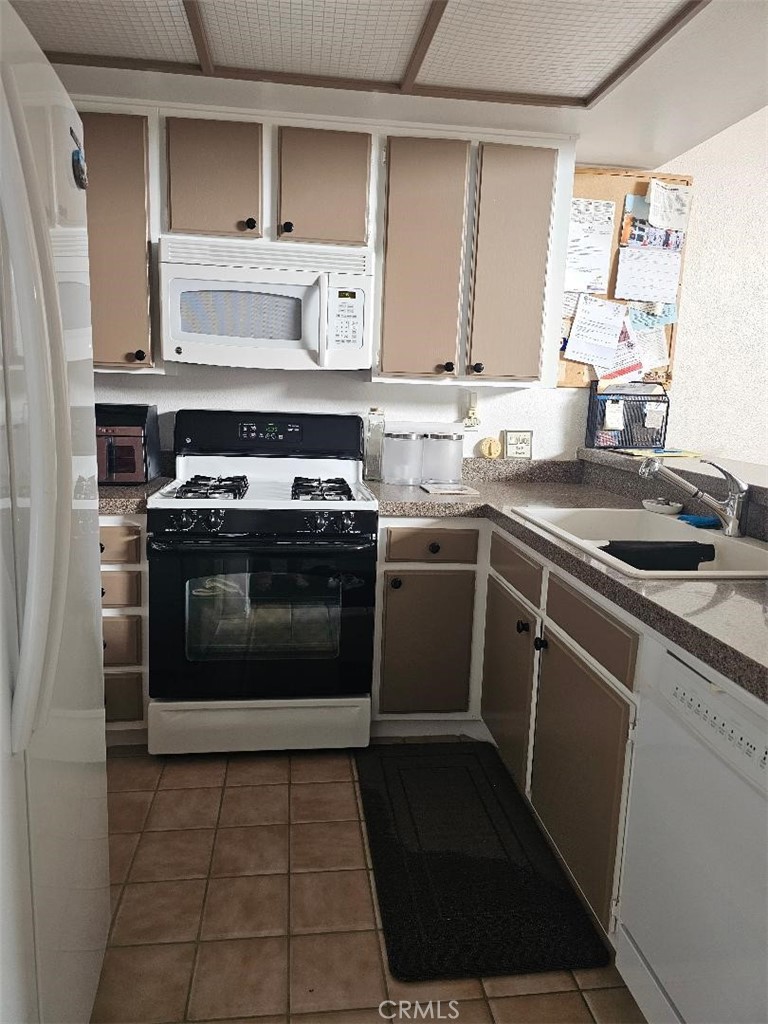 https://media.crmls.org/medias/1edf4a7d-d523-42da-812d-f53a5ad817e7.jpg?preset=X-Large