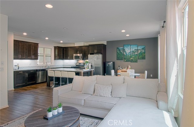 Detail Gallery Image 9 of 19 For 524 S Anaheim #1,  Anaheim,  CA 92805 - 3 Beds | 2 Baths