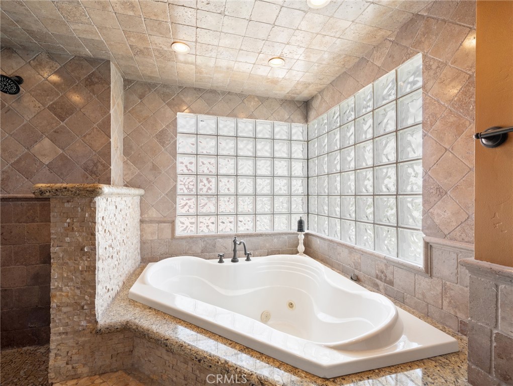 https://media.crmls.org/medias/1ee1432a-125e-4c9d-8aac-6bdf29be8c1f.jpg?preset=X-Large