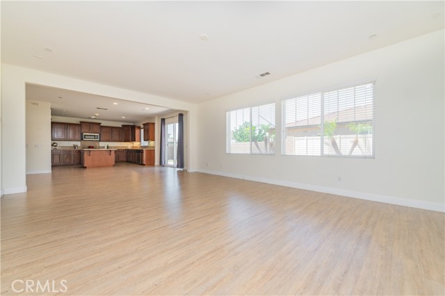6851 Tourmaline Drive, Eastvale CA: https://media.crmls.org/medias/1ee19c64-2100-4051-a463-df921232f98c.jpg