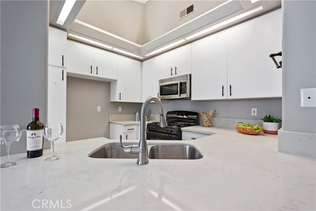 24 Montana Del Lago Drive