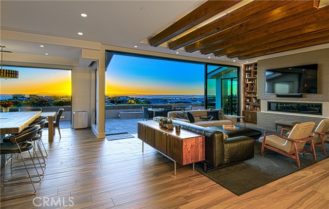 Detail Gallery Image 14 of 39 For 1301 Outrigger Dr, Corona Del Mar,  CA 92625 - 4 Beds | 3/1 Baths