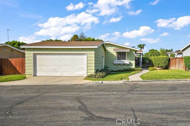 Detail Gallery Image 1 of 32 For 5625 Greenbriar Dr, Yorba Linda,  CA 92887 - 3 Beds | 2 Baths