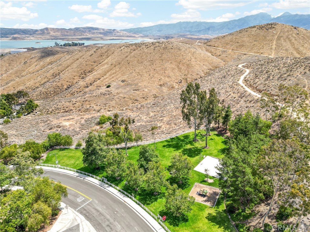 https://media.crmls.org/medias/1ee4561a-b5ef-4876-b513-6046103b5c1b.jpg?preset=X-Large