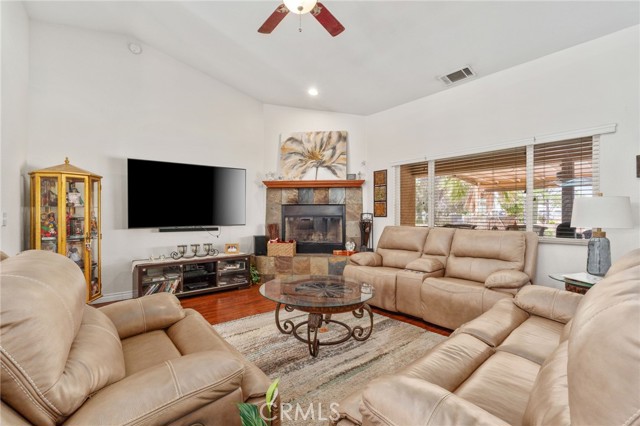 Detail Gallery Image 10 of 60 For 15015 Sycamore St, Hesperia,  CA 92345 - 4 Beds | 2/1 Baths