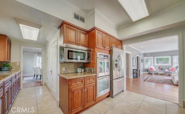 Detail Gallery Image 8 of 23 For 1231 S St Andrews, Los Angeles,  CA 90019 - 5 Beds | 3 Baths