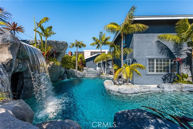 Detail Gallery Image 30 of 36 For 20402 Seven Seas Ln, Huntington Beach,  CA 92646 - 4 Beds | 3/1 Baths