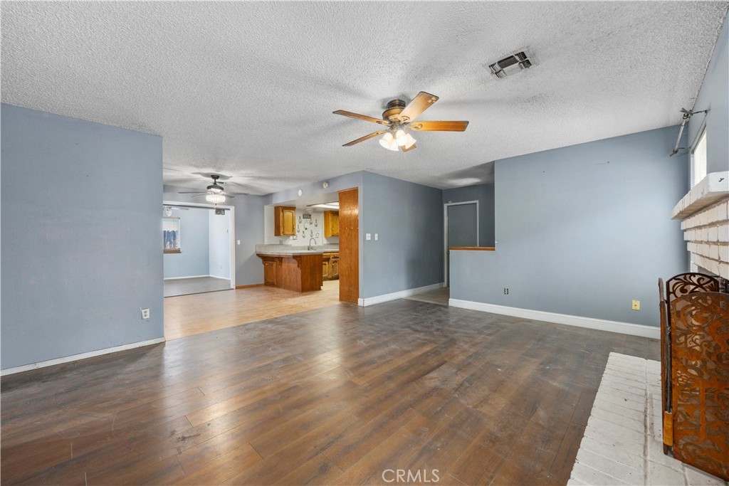 https://media.crmls.org/medias/1ee78b46-3d05-4596-981f-e53e57c75b0e.jpg?preset=X-Large