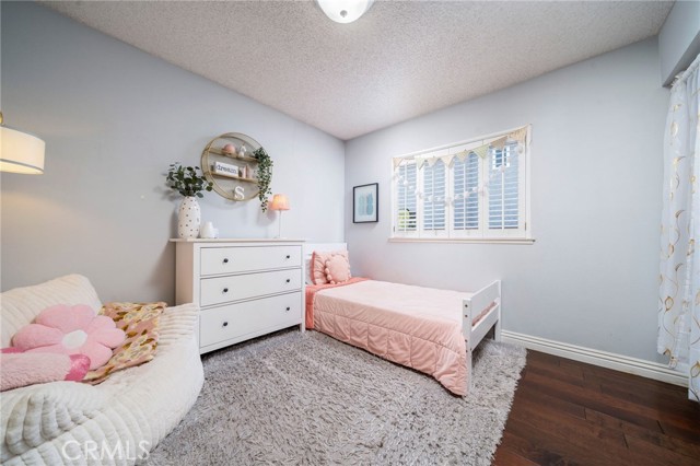 Image 18 of 39 For 5022 Burnaby