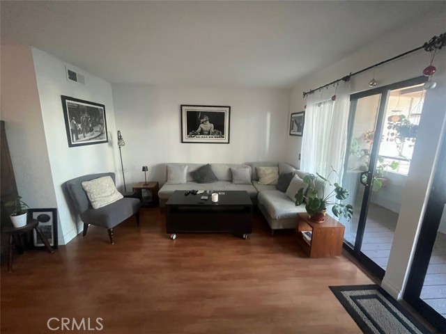 Detail Gallery Image 3 of 20 For 191 Calle Mayor, Redondo Beach,  CA 90277 - 3 Beds | 3 Baths